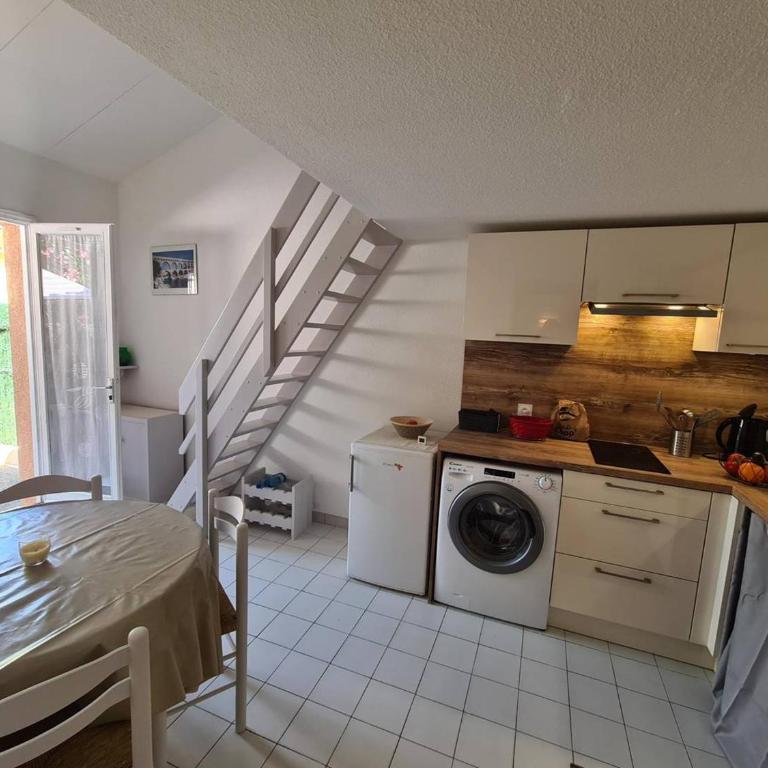 Pavillon Studio Mezzanine 4 Pers avec Piscine, Terrasse et Parking à Argelès-sur-Mer - FR-1-388-91 - Appartement - 4