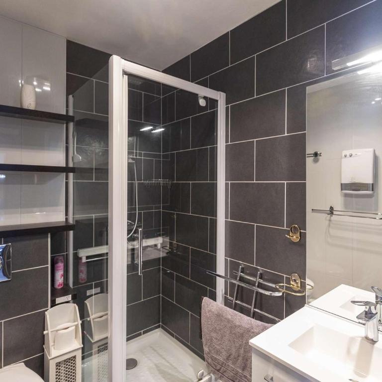 Cauterets: Apt 2 Chambres, Balcon, WIFI - FR-1-401-26 - Appartement (4 Adultes) - 4