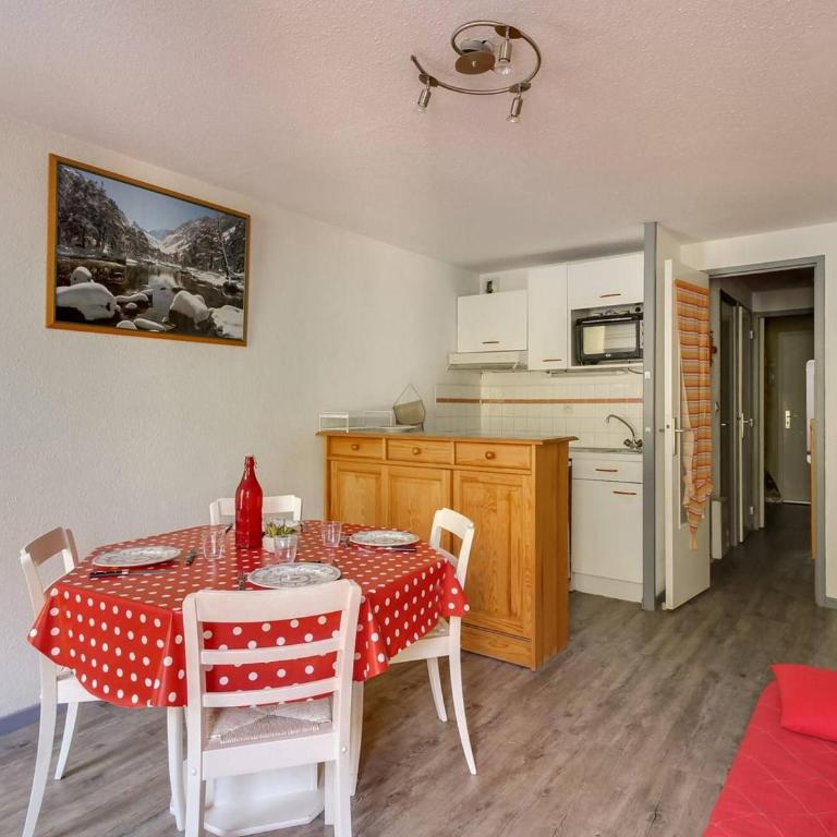 Studio cabine 6 pers, idéal montagne, ascenseur, ski, parking, animaux admis - Studio - 1