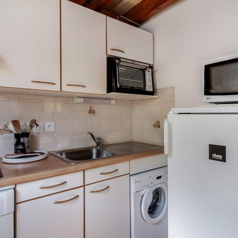 Chalet 2 chambres, 6 pers, terrasse, balcon, parking, wifi, près ski et commerces - FR-1-401-52 - Appartement (6 Adultes) - 2