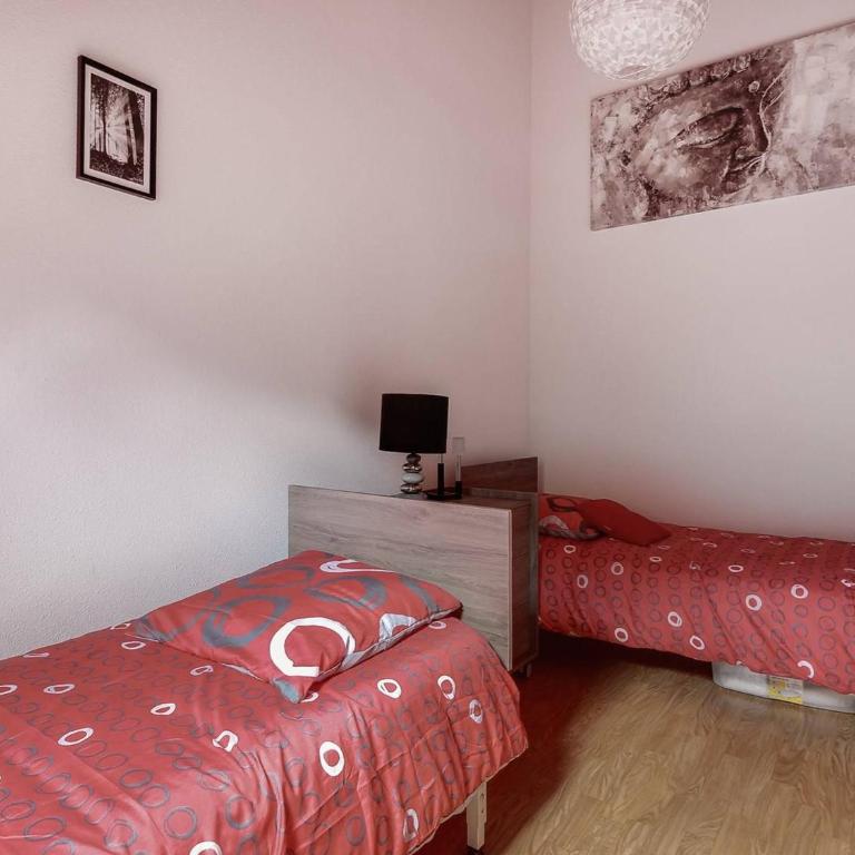Chalet 2 chambres, 6 pers, terrasse, balcon, parking, wifi, près ski et commerces - FR-1-401-52 - Appartement (6 Adultes) - 5