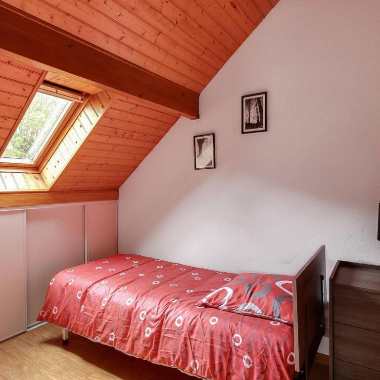 Chalet 2 chambres, 6 pers, terrasse, balcon, parking, wifi, près ski et commerces - FR-1-401-52 - Appartement (6 Adultes) - 10