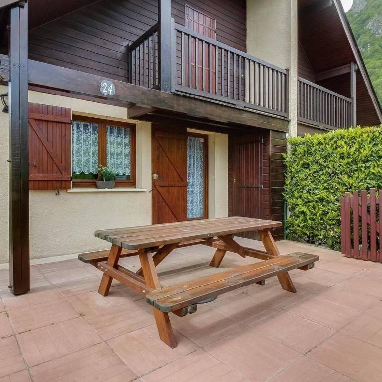 Chalet 2 chambres, 6 pers, terrasse, balcon, parking, wifi, près ski et commerces - FR-1-401-52 - Appartement (6 Adultes) - 12