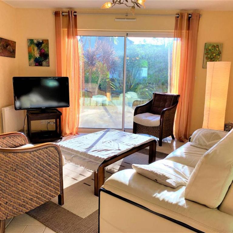Maison typique à Quiberon - 3 chambres, jardin clos, terrasses, proche plage et centre, avec garage - FR-1-478-38 - Villa - 6