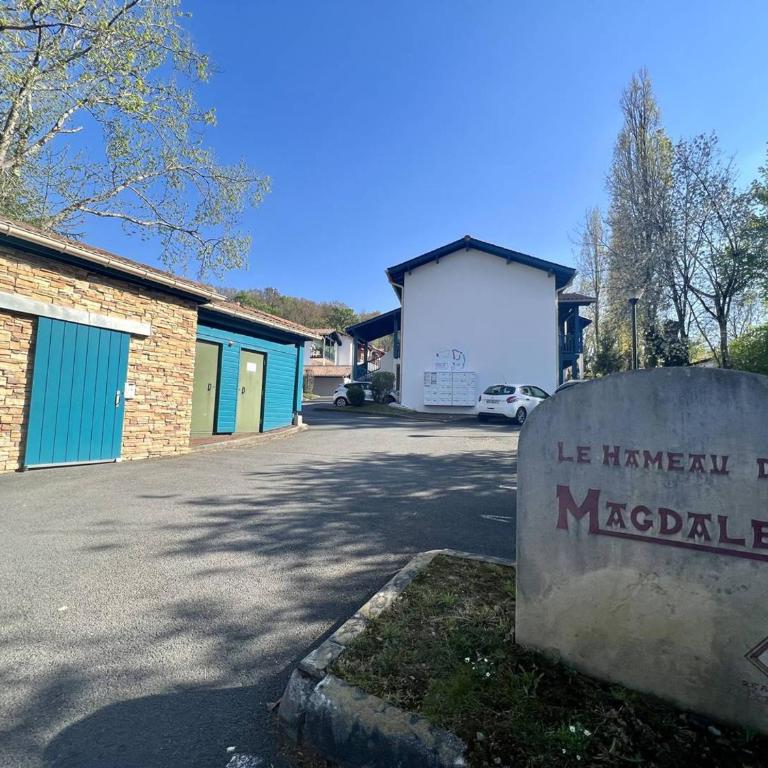 Appartement T1 bis à Cambo-les-Bains avec terrasse - Apartamento de 1 dormitorio - 1