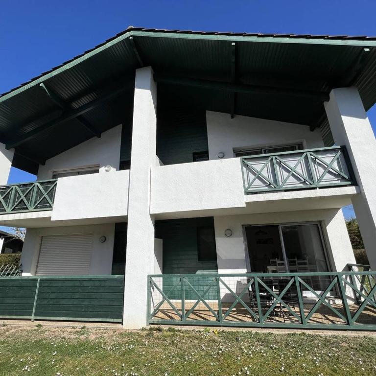 Cambo : T2 Lumineux avec Terrasse Sud, Wifi & Parking - One-Bedroom Apartment - 15