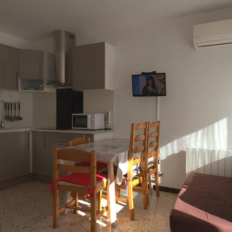 Appartement T1 avec balcon, climatisation et parking près du Parc Charles de Gaulle à Balaruc-les-Bains - FR-1-553-101 - Appartement (4 Adultes) - 2