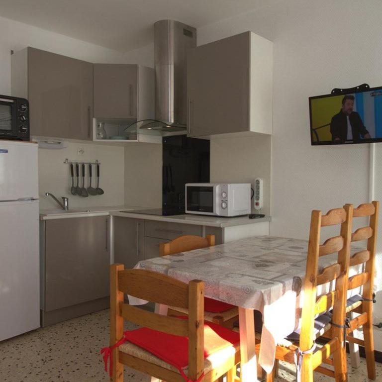 Appartement T1 avec balcon, climatisation et parking près du Parc Charles de Gaulle à Balaruc-les-Bains - FR-1-553-101 - Appartement (4 Adultes) - 3