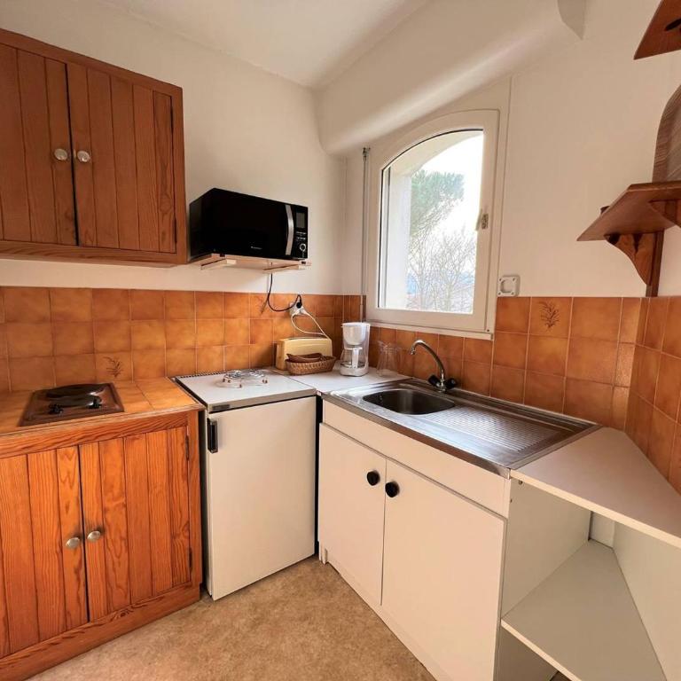 Cambo-les-Bains : T1 Bis lumineux avec balcon, parking, animaux admis - One-Bedroom Apartment - 3