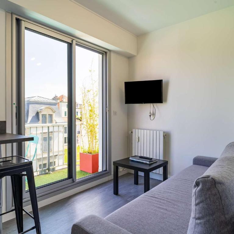 Studio rénové avec balcon, quartier Saint Charles, à 800m de la plage du Miramar - FR-1-3-465 - Studio - 4