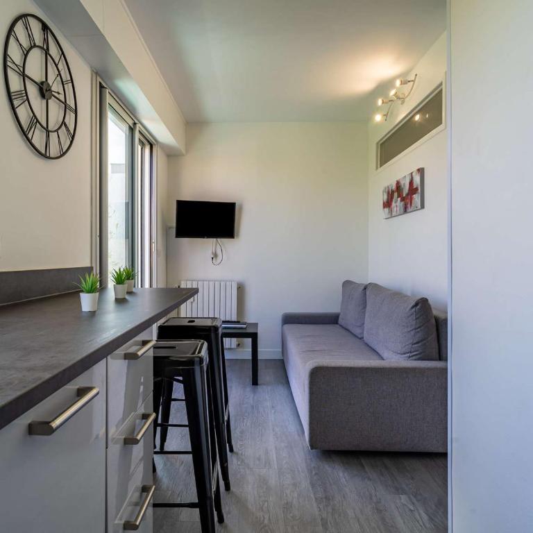 Studio rénové avec balcon, quartier Saint Charles, à 800m de la plage du Miramar - FR-1-3-465 - Studio - 7