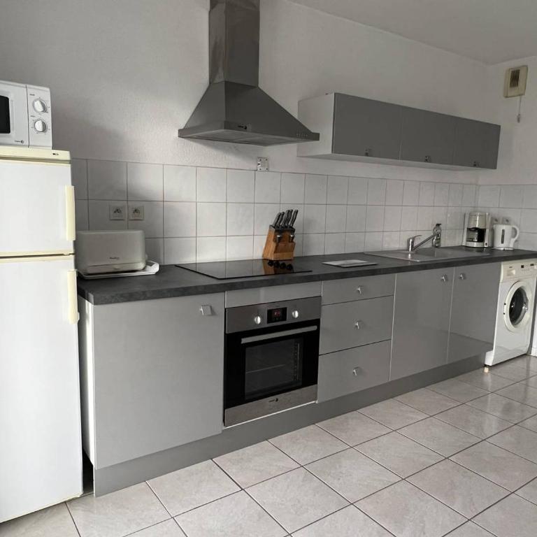 T2 bis lumineux avec terrasse, Cambo-les-Bains - Apartamento de 1 dormitorio - 3