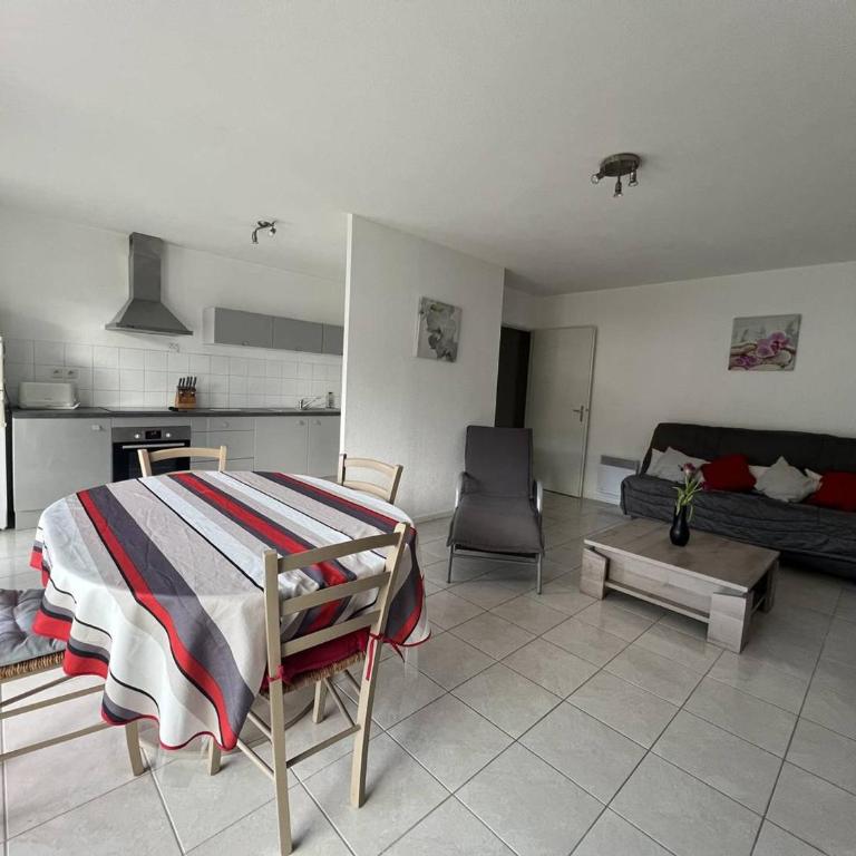T2 bis lumineux avec terrasse, Cambo-les-Bains - Apartamento de 1 dormitorio - 5