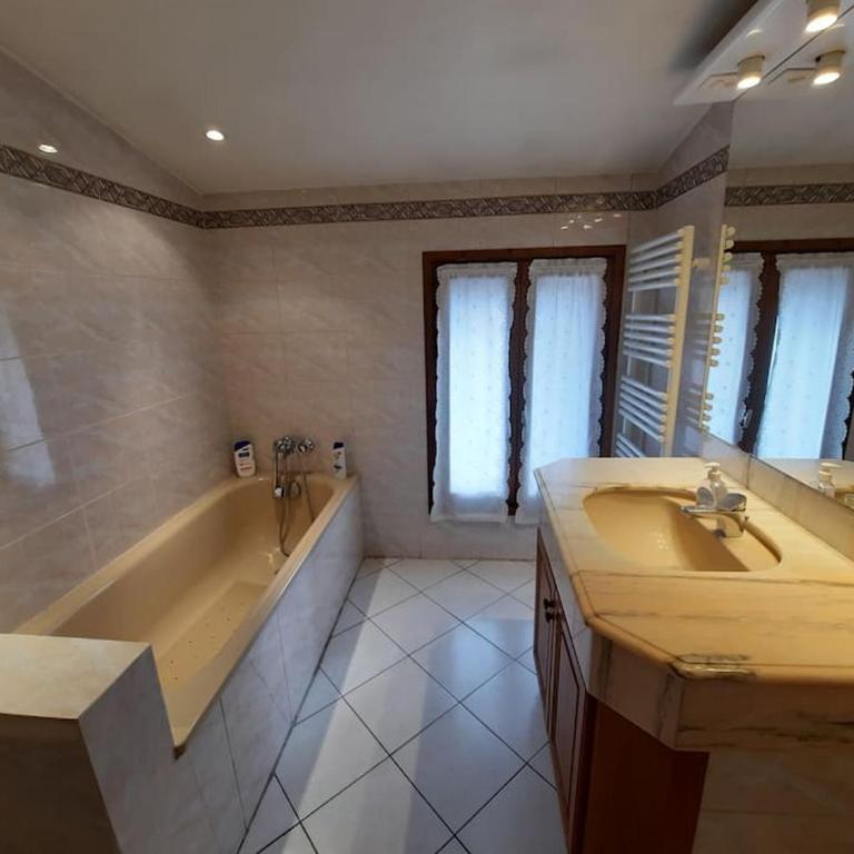 A 200 mètres du château : maison de ville - Maison 3 Chambres - 12