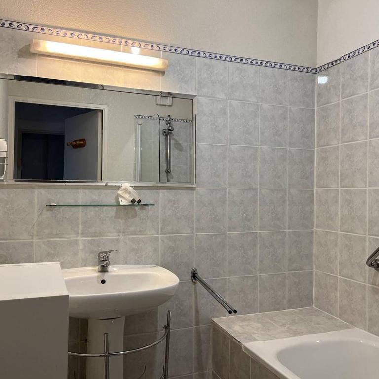T2 bis lumineux avec terrasse, Cambo-les-Bains - Apartamento de 1 dormitorio - 10