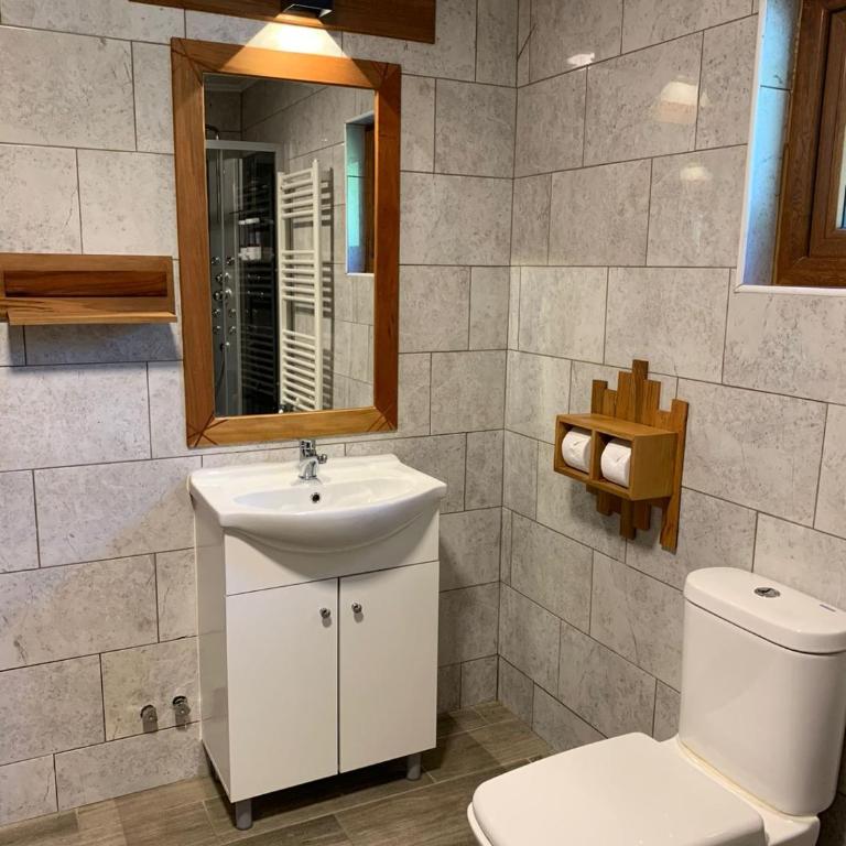 Illi Lodge & Hostel - Quadruple Room with Private Bathroom - 4