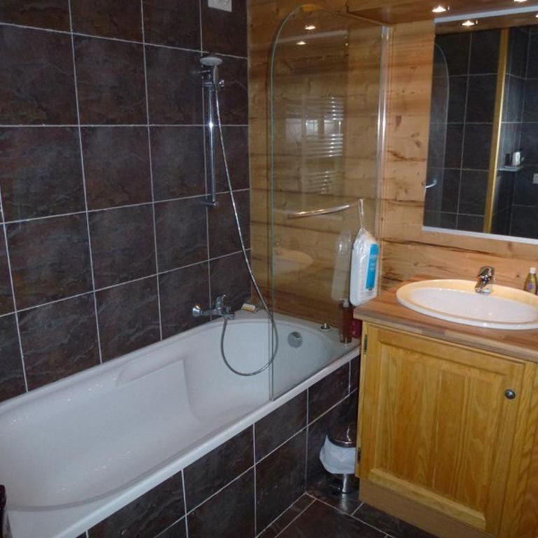 Appartement chaleureux 76m², ski aux pieds, 6 couchages, balcon plein sud, WiFi, garage privé - Appartement 2 Chambres - 2