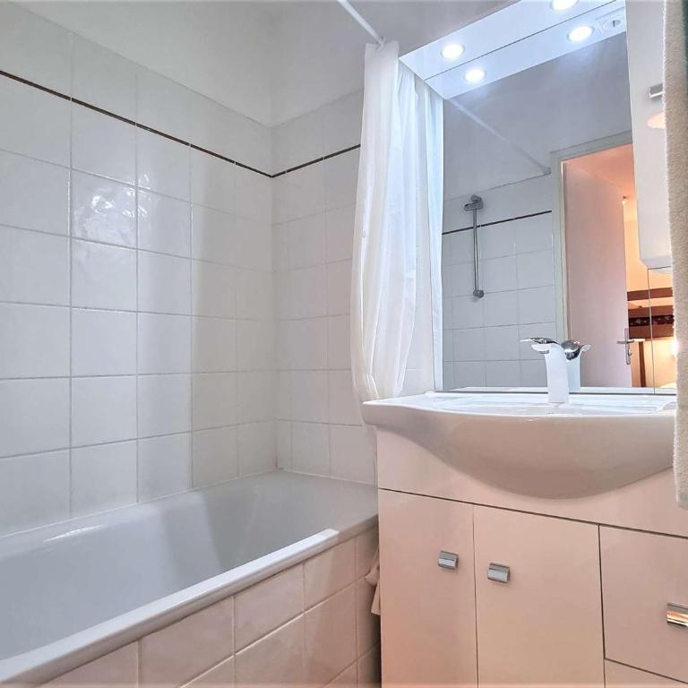 T2 Cabine 6 pers avec Balcon, Parking et Casier à Ski, Près des Pistes - FR-1-525-193 - Apartment (6 Adults) - 2