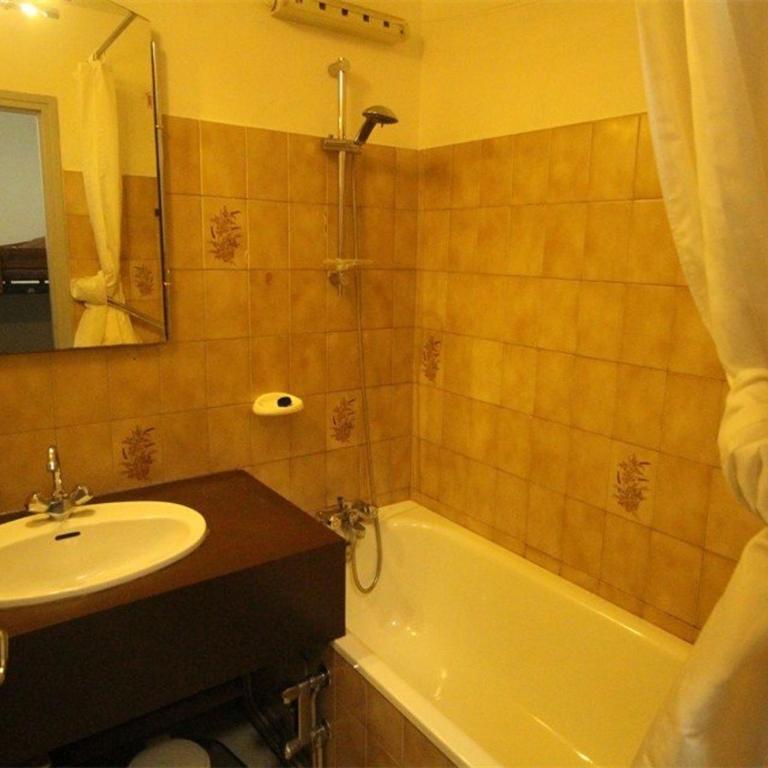 Studio cosy à Luchon - Balcon, garage privé, animaux admis, télécabine à proximité - FR-1-313-183 - Estudio - 2