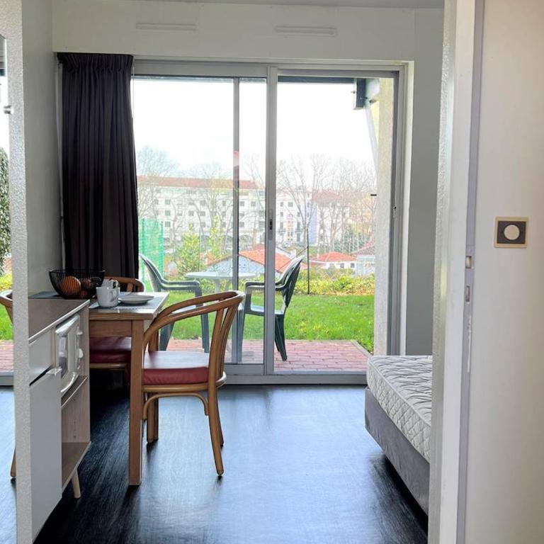 Studio central Cambo avec terrasse et parking, animaux acceptés - Estudio - 5