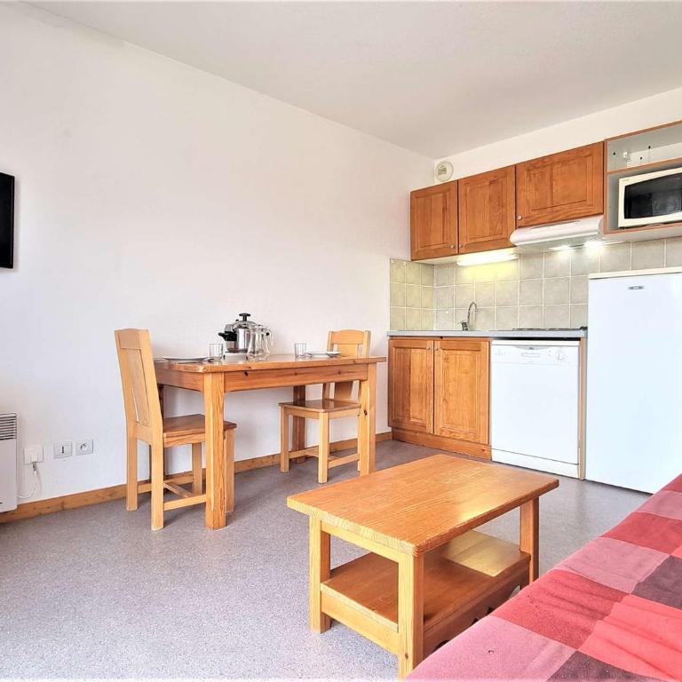 Studio cabine 2 pers, sud, balcon, à 100m télésiège, ski locker - FR-1-525-196 - Apartment (2 Erwachsene) - 2