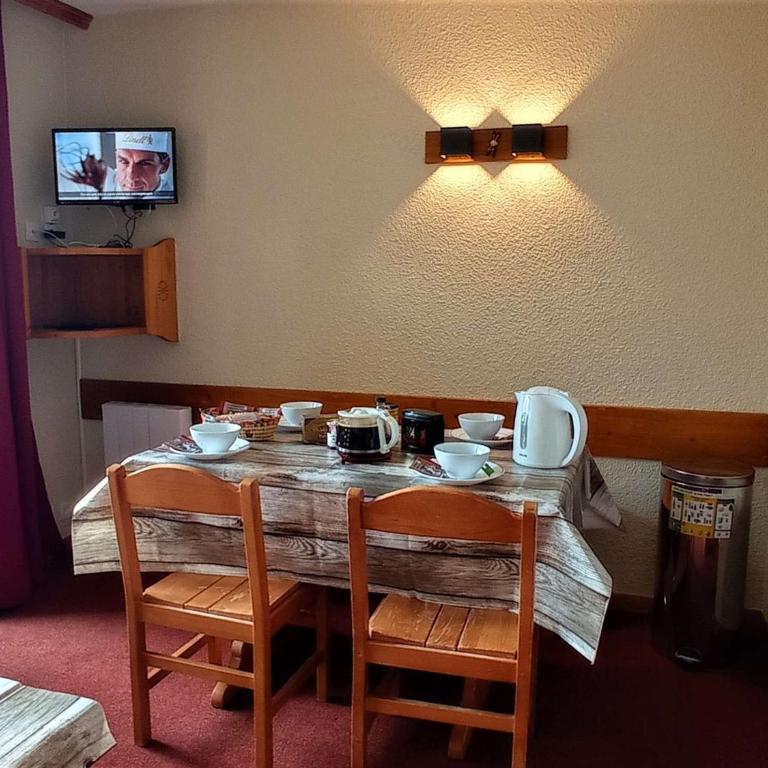 Appart 4 pers, skis aux pieds, balcon, kitchenette, TV - FR-1-545-24 - Appartement (4 Adultes) - 2