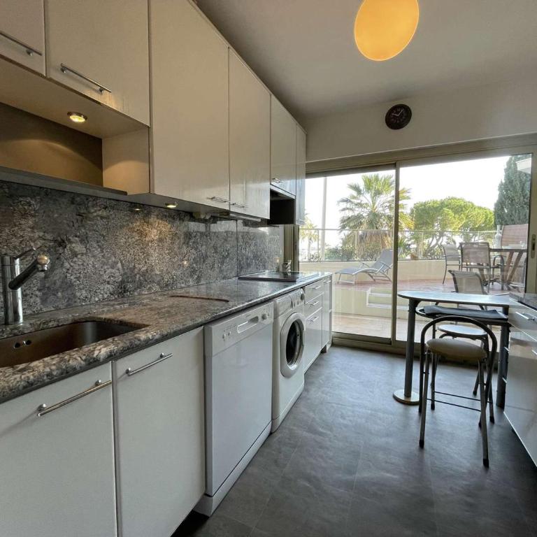 Charmant T2 avec terrasse, climatisé, centre-ville Antibes, proche mer et commerces - FR-1-252-177 - Appartement - 3