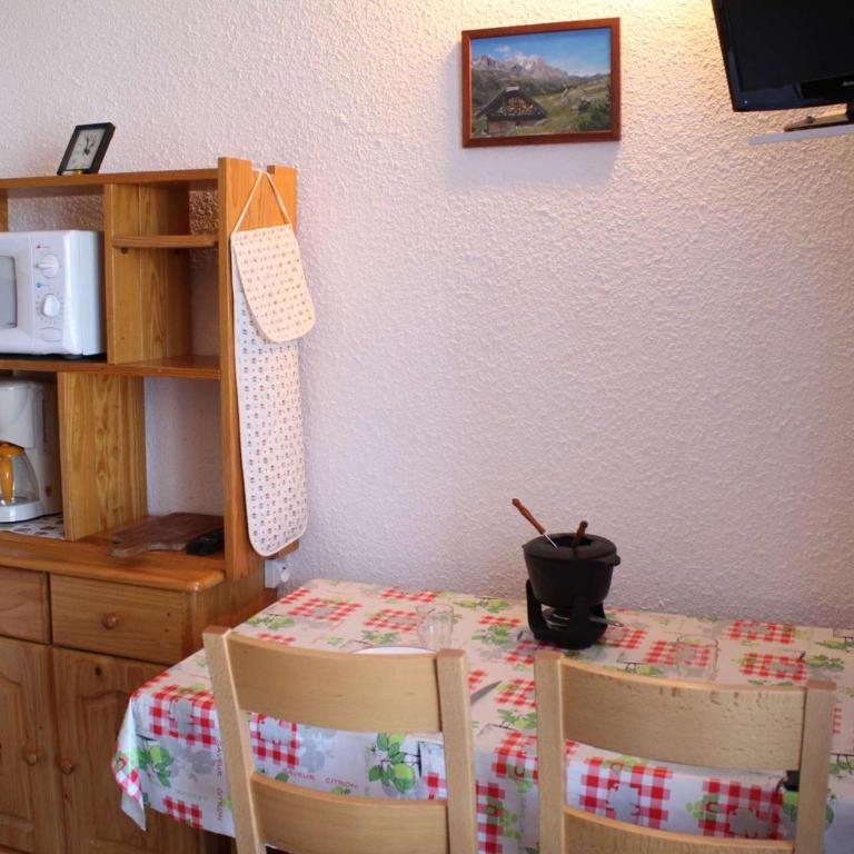 Studio calme pour 4 pers. à Risoul, proche pistes, animaux admis, parking gratuit - Appartement 1 Chambre - 8
