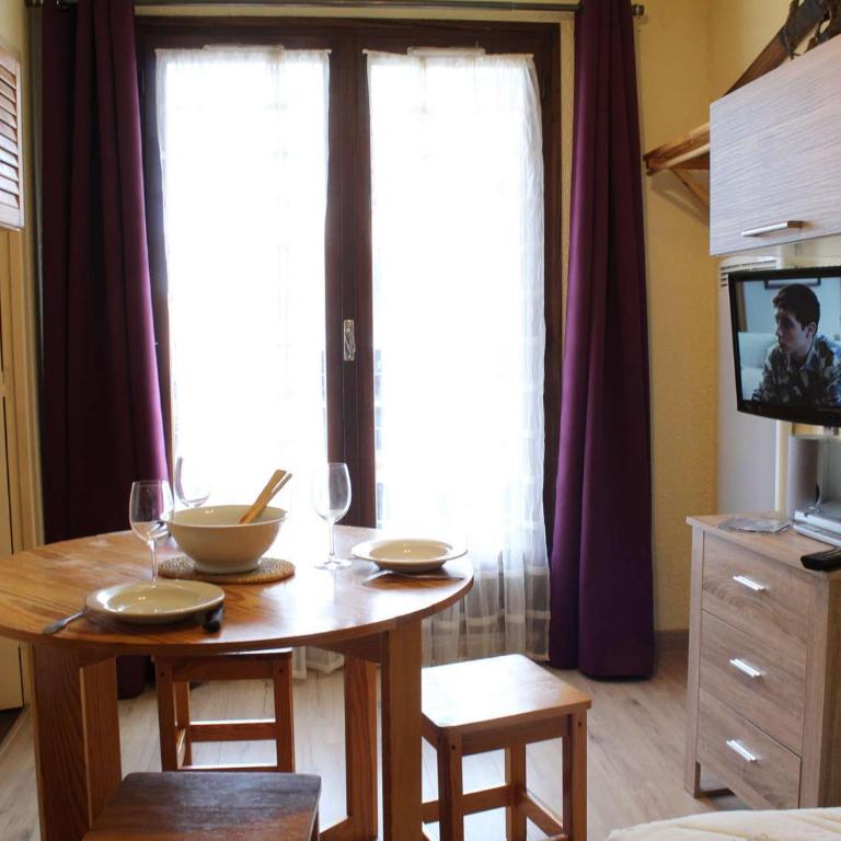 Studio cabine avec accès direct aux pistes, balcon, et piscine - 4 couchages, Risoul 1850 - Appartement 1 Chambre - 3