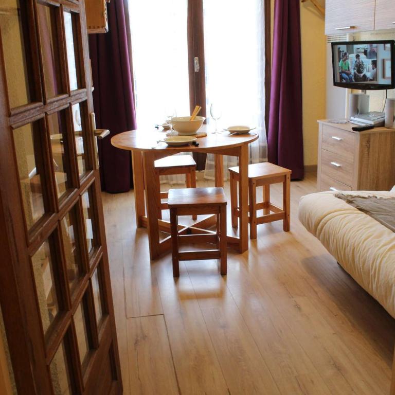 Studio cabine avec accès direct aux pistes, balcon, et piscine - 4 couchages, Risoul 1850 - Appartement 1 Chambre - 1