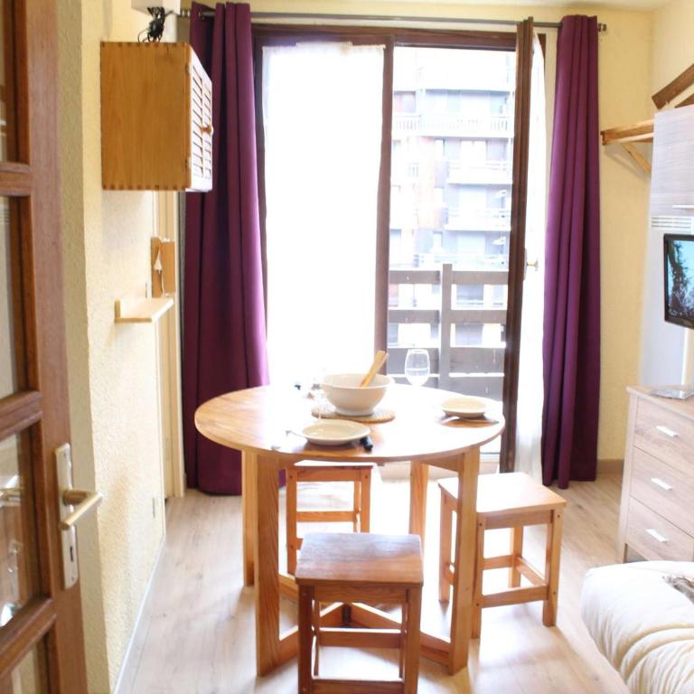Studio cabine avec accès direct aux pistes, balcon, et piscine - 4 couchages, Risoul 1850 - Appartement 1 Chambre - 9