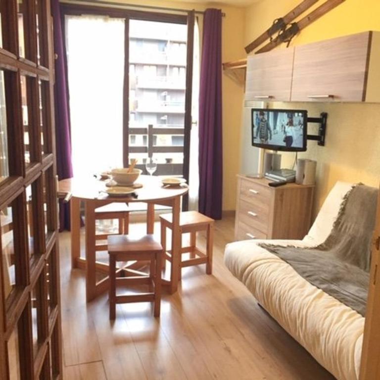 Studio cabine avec accès direct aux pistes, balcon, et piscine - 4 couchages, Risoul 1850 - Appartement 1 Chambre - 14