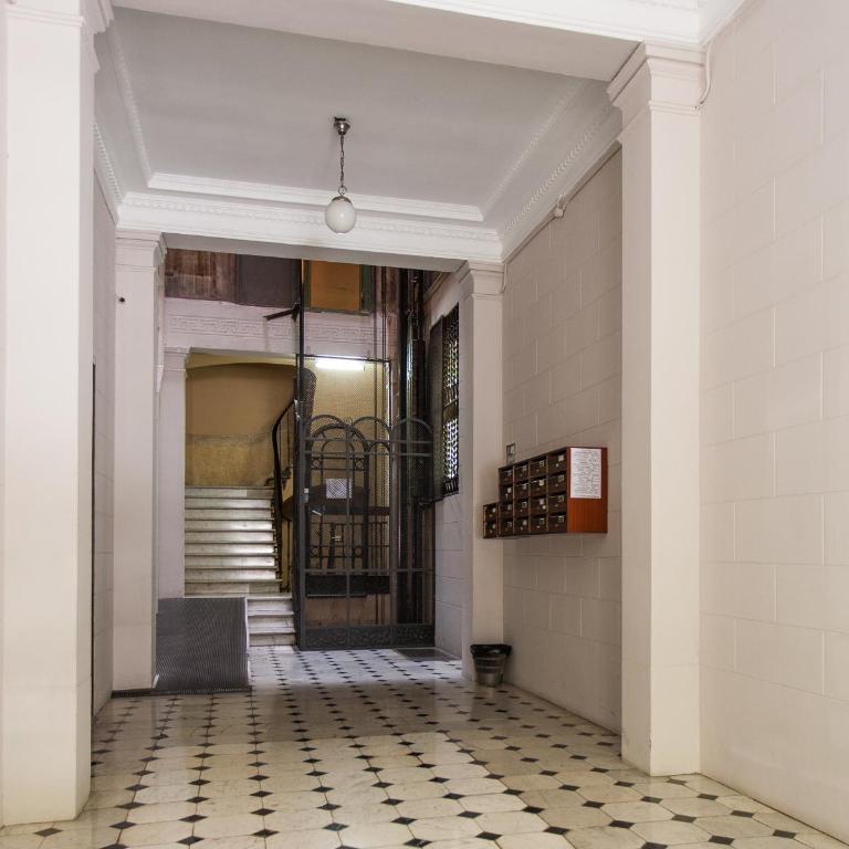 Rafael Music Palace apartment - Apartamento de 2 dormitorios - Ronda Sant Pere 44 Principal 3ª - 54