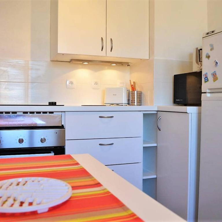 Appartement 2 pièces avec piscine et parking à 2 pas de la plage au Lavandou - FR-1-251-384 - Appartement (4 Adultes) - 5