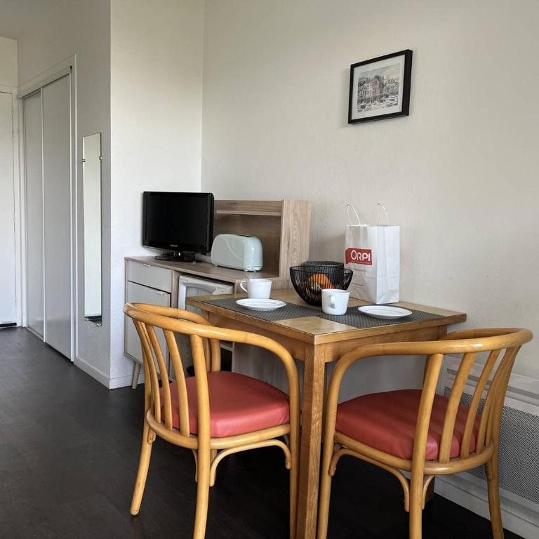 Studio central Cambo avec terrasse et parking, animaux acceptés - Estudio - 9