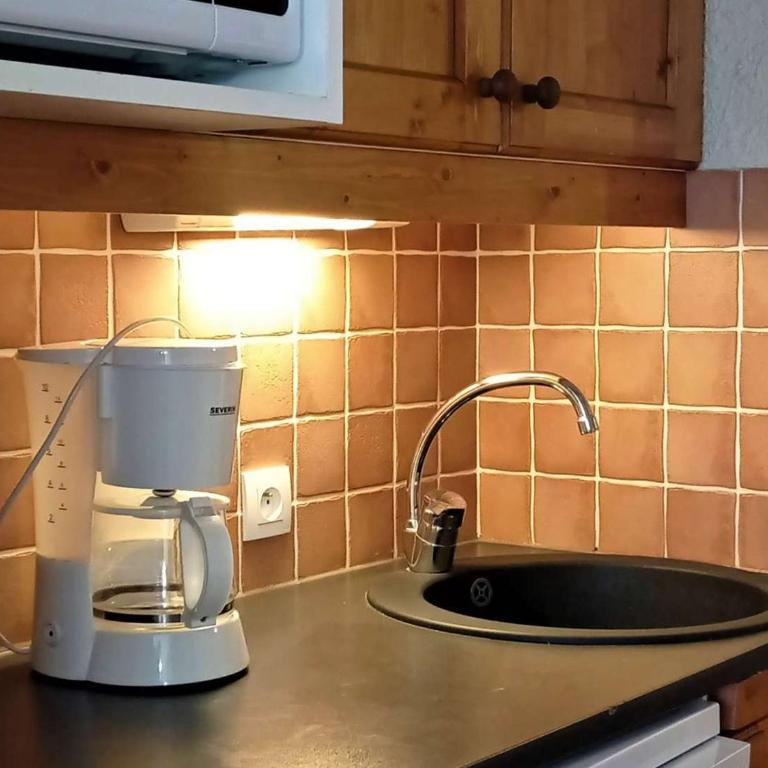 Appart 4 pers, skis aux pieds, balcon, kitchenette, TV - FR-1-545-24 - Appartement (4 Adultes) - 5