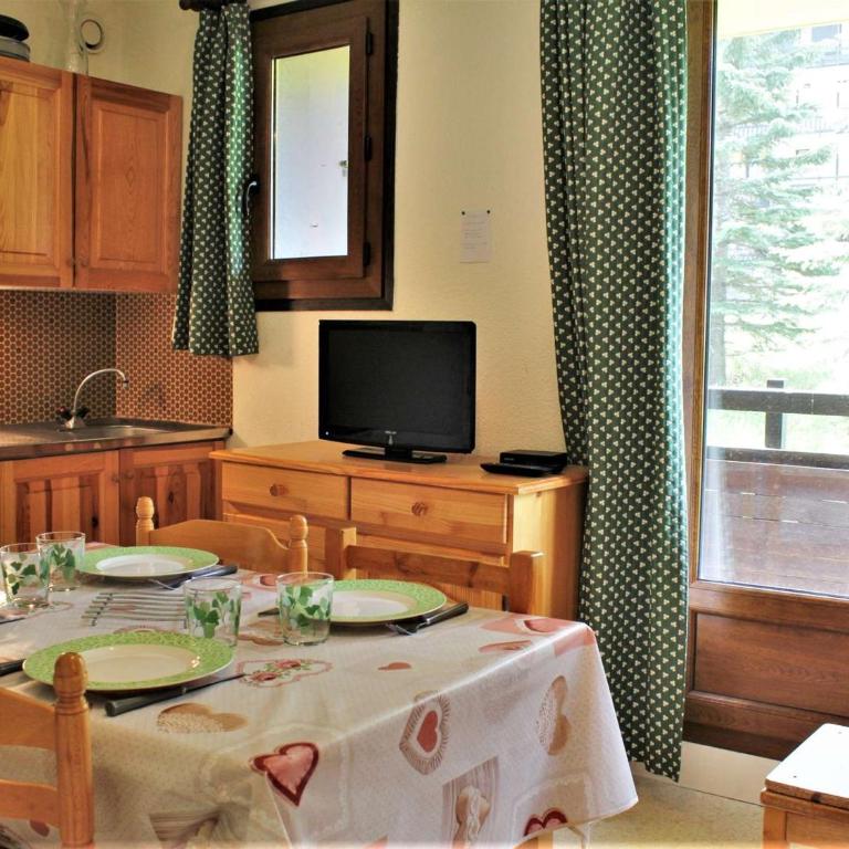 Studio cabine 5 couchages, proche commodités, téléski, balcon sud, ski casier - Appartement 1 Chambre - 1