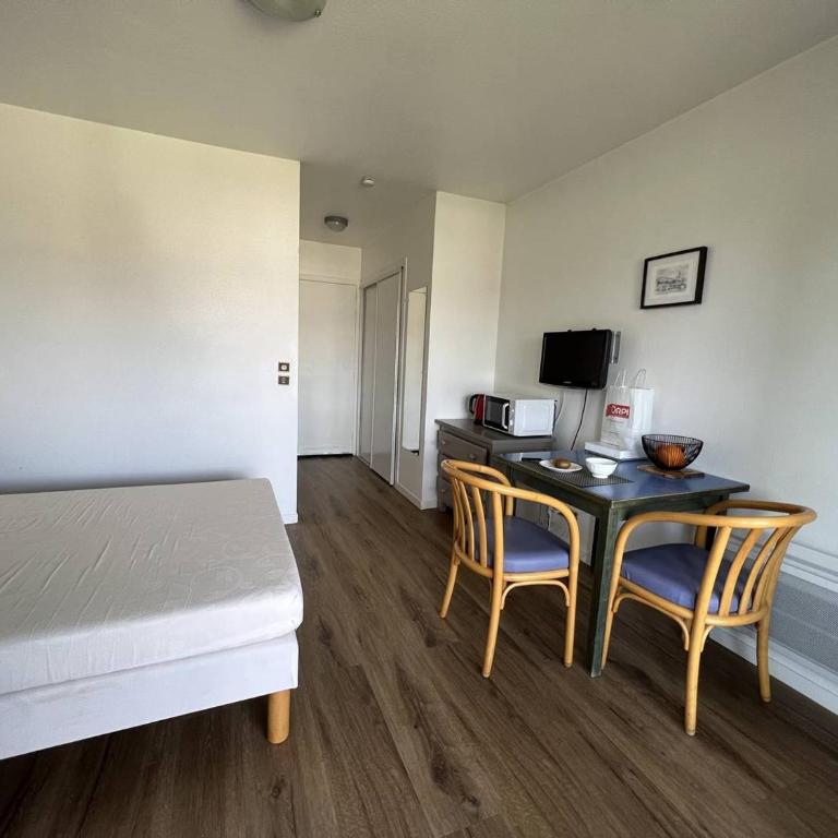 Studio à Cambo-les-Bains, Internet, Parking, Animaux admis - Estudio - 5