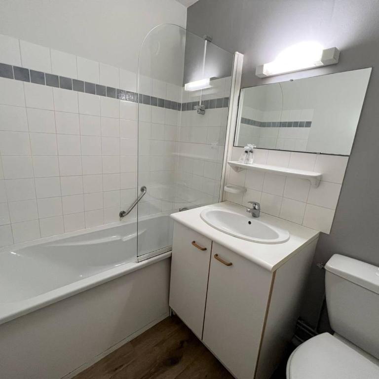 Studio à Cambo-les-Bains, Internet, Parking, Animaux admis - Estudio - 10