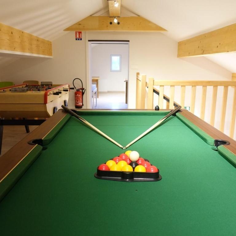Gîte 15 pers. - Mobilité réduite - Proche Saint-Guérin - Parking, Salle de réunion, Ski room - Six-Bedroom House - 3