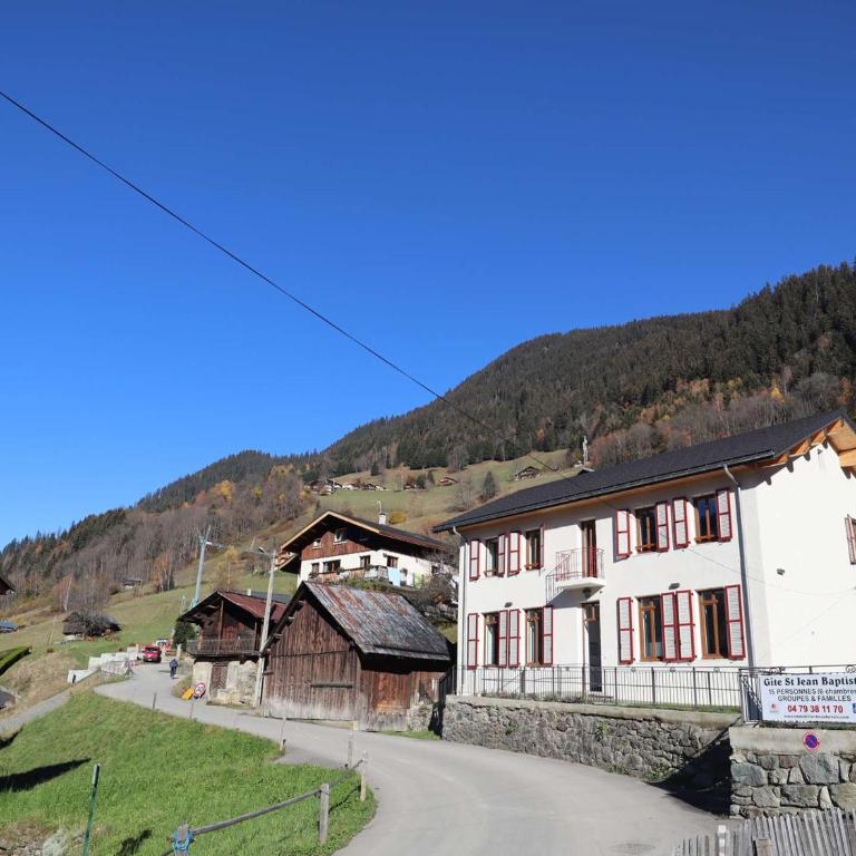 Gîte 15 pers. - Mobilité réduite - Proche Saint-Guérin - Parking, Salle de réunion, Ski room - Six-Bedroom House - 1