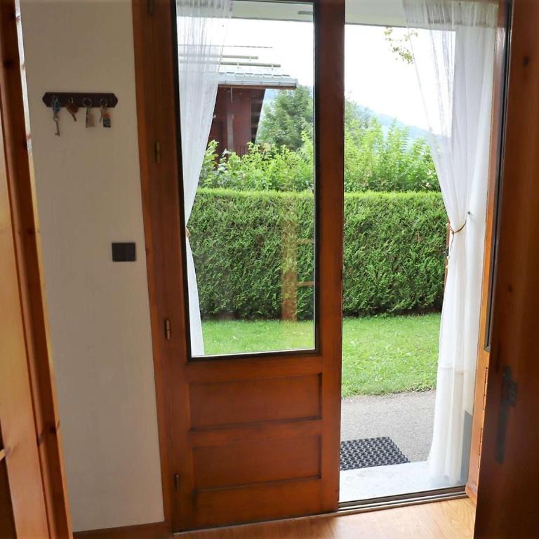 Appartement lumineux 75m² pour 4, coeur Arêches, terrasse, 2 chambres, parking privé, proche tout - Apartment mit 2 Schlafzimmern - 10