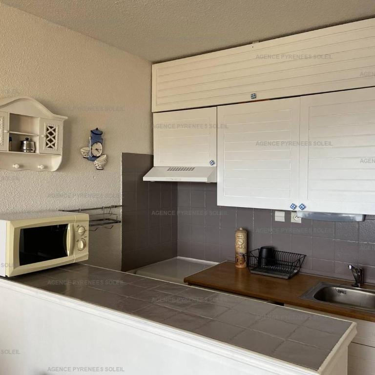 Studio cabine cosy avec balcon Sud, parking et WiFi aux Angles - FR-1-295-131 - Studio - 8