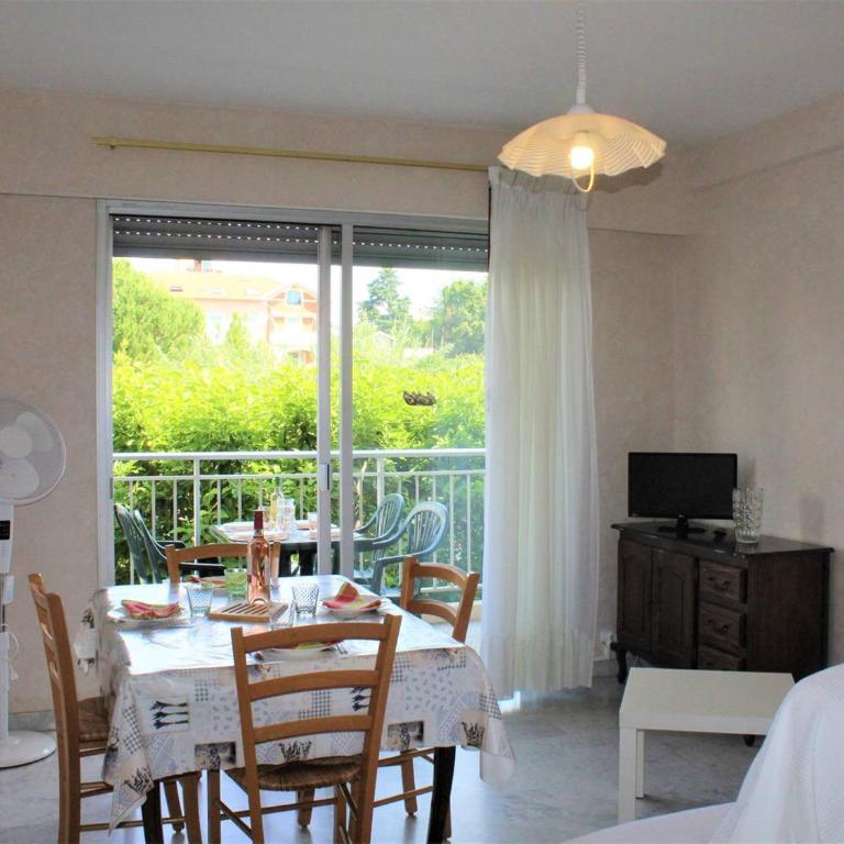 Studio Cosy avec Terrasse et Parking, à 30m de la Mer, Cagnes-sur-Mer - FR-1-252A-56 - Appartement (4 Adultes) - 1