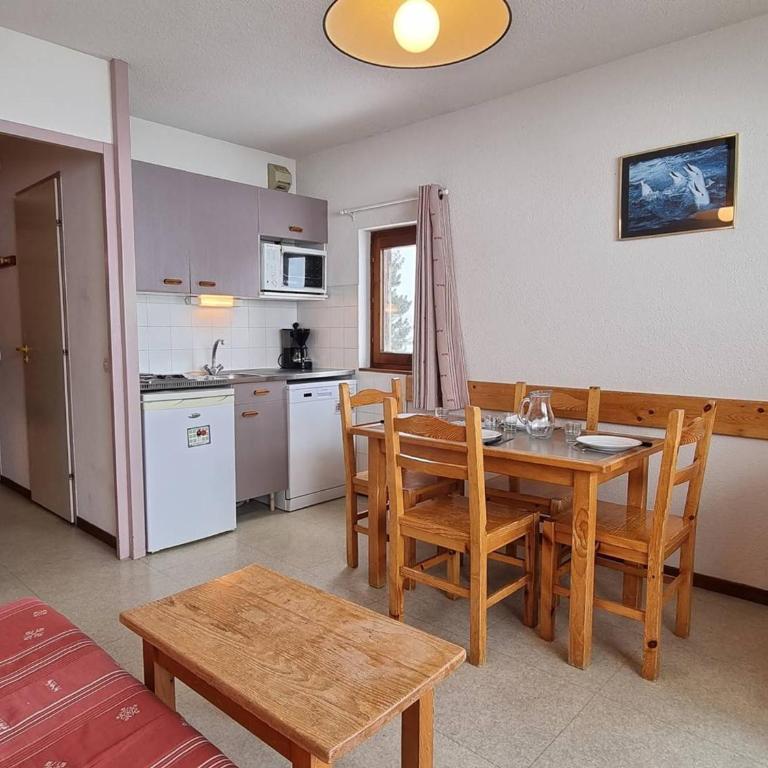 Appartement cosy 6 pers, balcon exposé, proche pistes et commerces, parking, navette, Wifi gratuit - FR-1-525-218 - Apartment (6 Adults) - 3