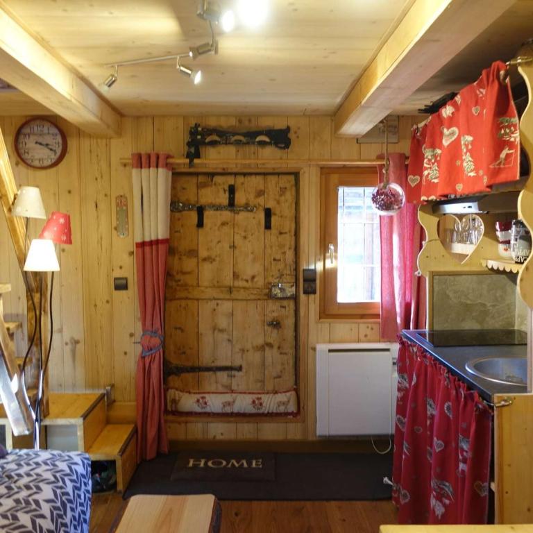Charmant Mazot Savoyard à Hauteluce: Idéal pour Couple, Proche Commerces et Ski, Bien Équipé - Chalet 1 Chambre - 1