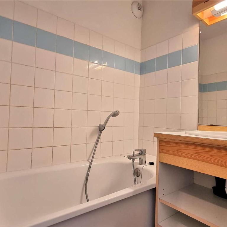 Appartement 4 pièces avec WiFi, Animaux admis, Parking gratuit proche des pistes - FR-1-525-240 - Apartment - 12
