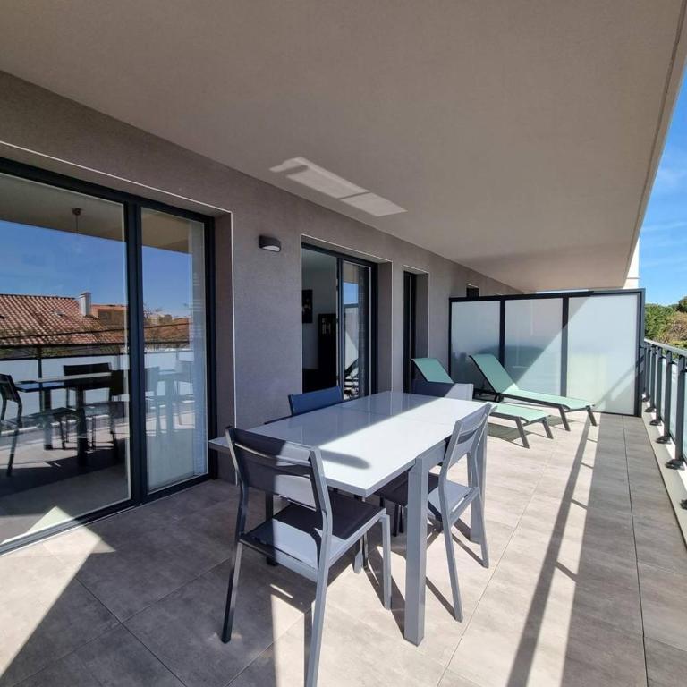 Appartement neuf climatisé, loggia spacieuse, à 200m de la mer avec parking privé - FR-1-388-206 - Appartement - 10