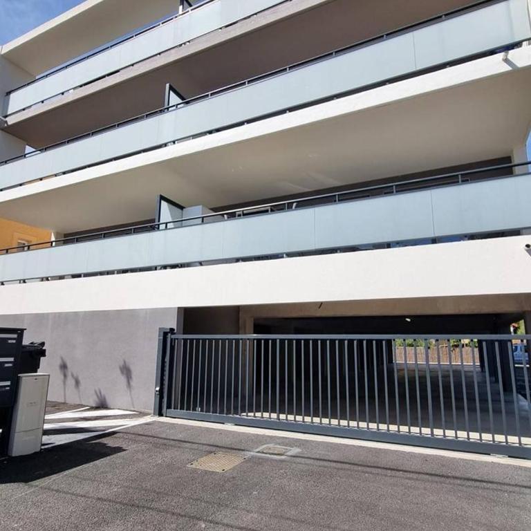Appartement neuf climatisé, loggia spacieuse, à 200m de la mer avec parking privé - FR-1-388-206 - Appartement - 14