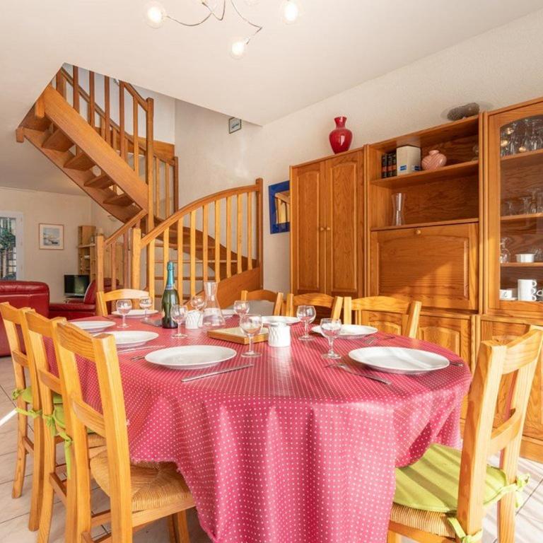 Maison spacieuse à Carnac - 8 pers, jardin clos, proche plage, Wifi, garage, petit animal accepté - FR-1-477-50 - Villa - 12